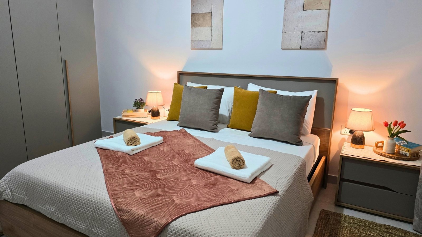 Apt4-Bedroom-1-En-Suite-01