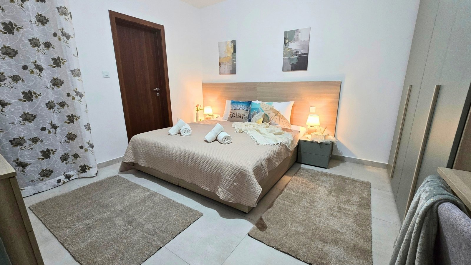 Apt6-Bedroom-1-En-Suite-01