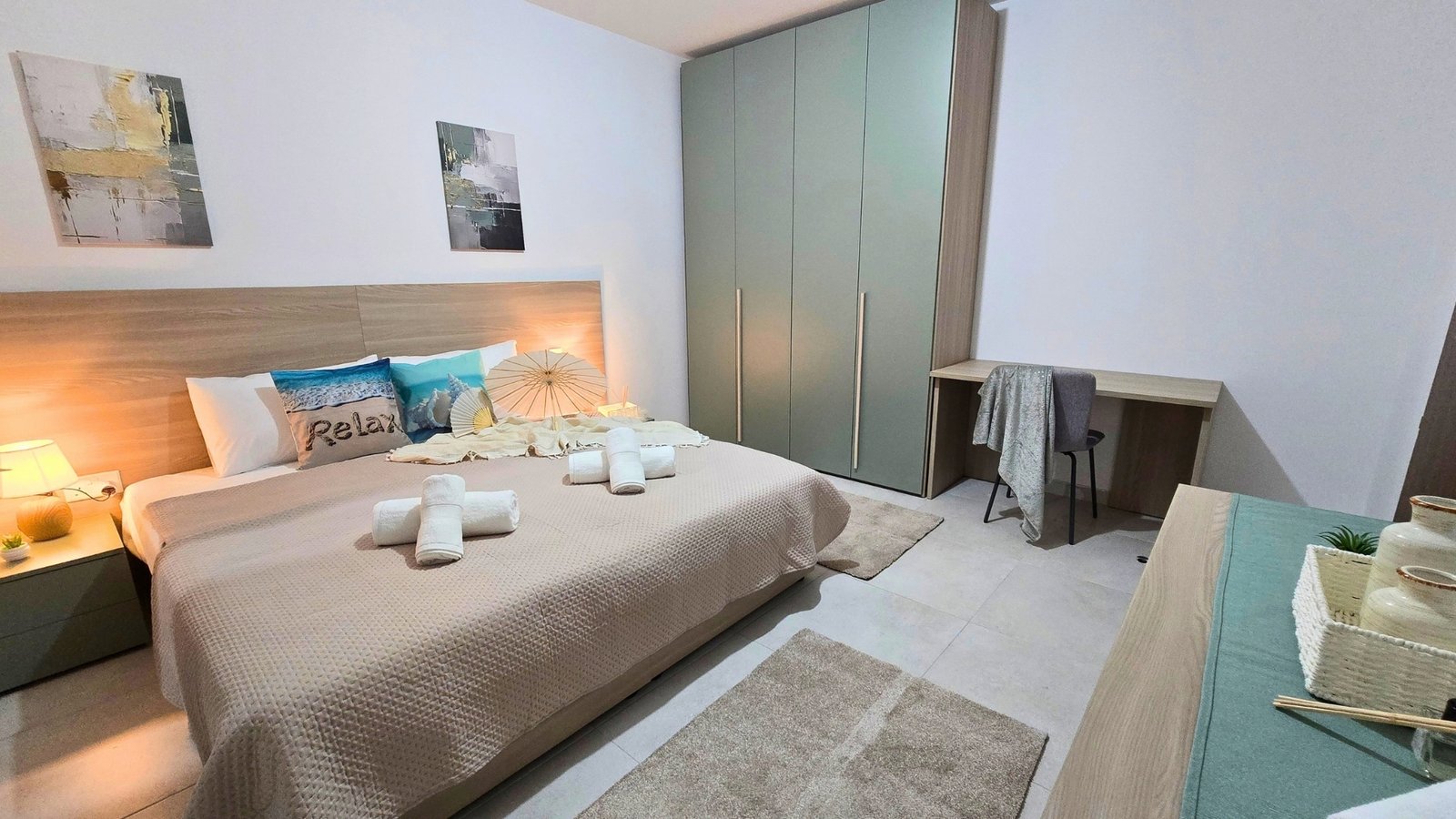Apt6-Bedroom-1-En-Suite-05
