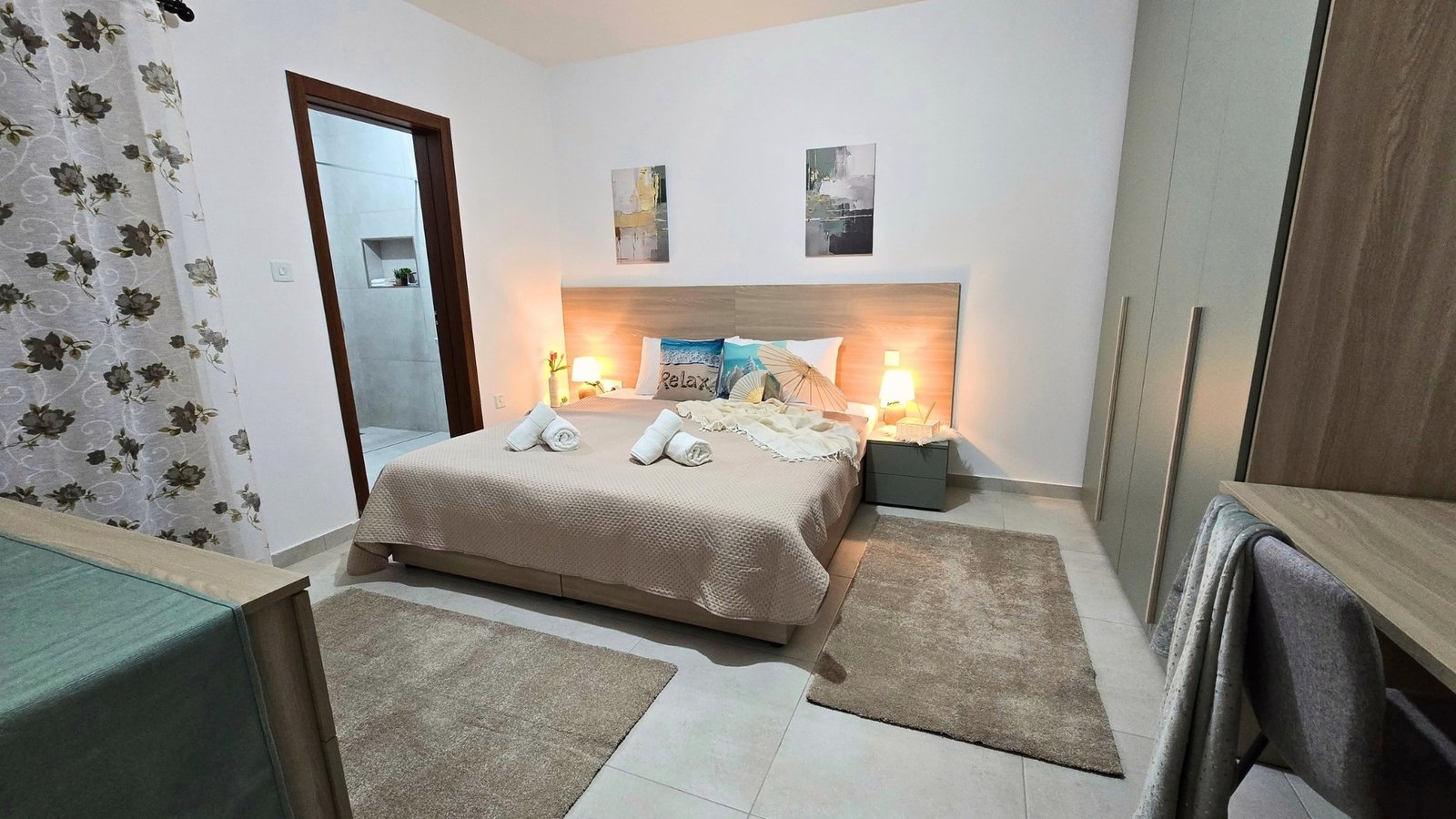 Apt6-Bedroom-1-En-Suite-07