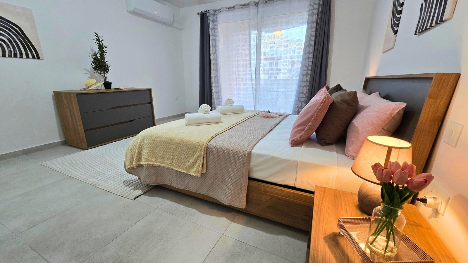 Apt6-Bedroom-2-En-Suite-01