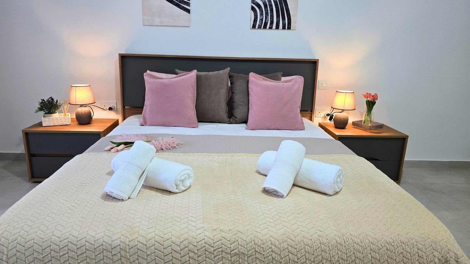 Apt6-Bedroom-2-En-Suite-05