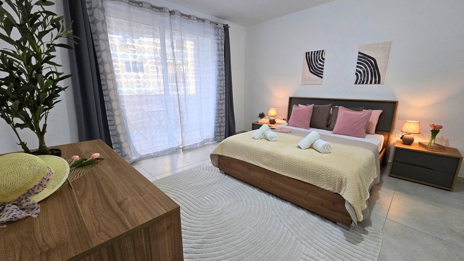 Apt6-Bedroom-2-En-Suite-06