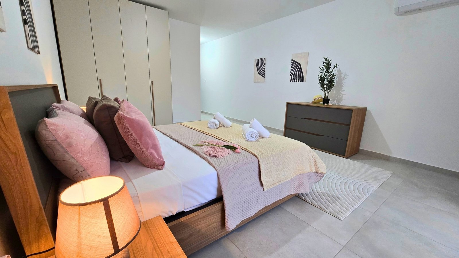 Apt6-Bedroom-2-En-Suite-09