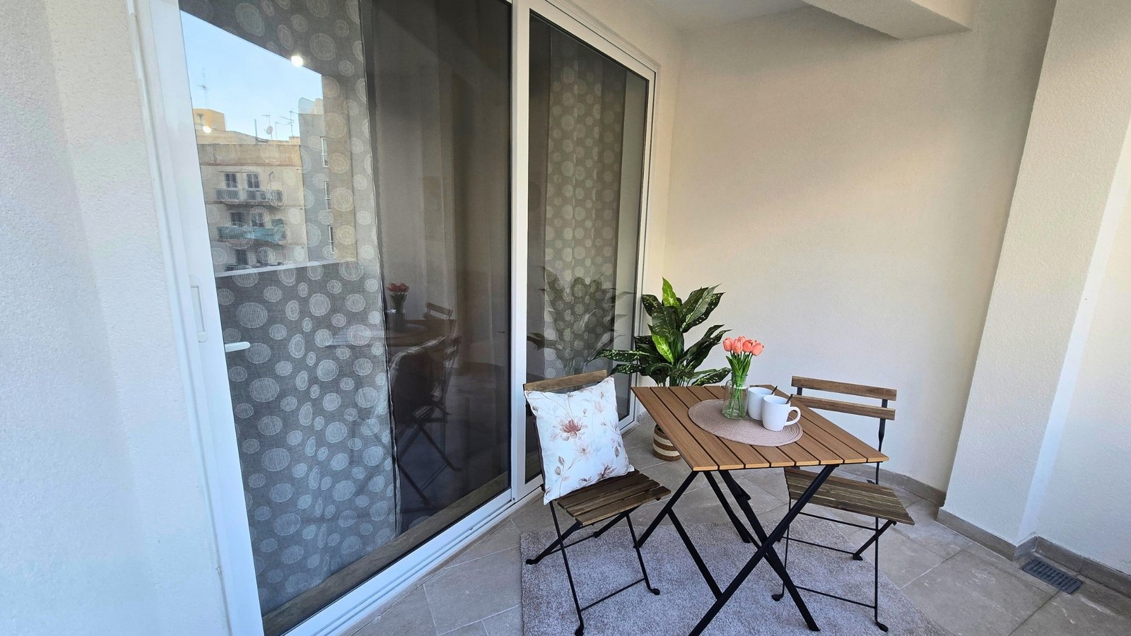 Apt7 Balcony Large 03
