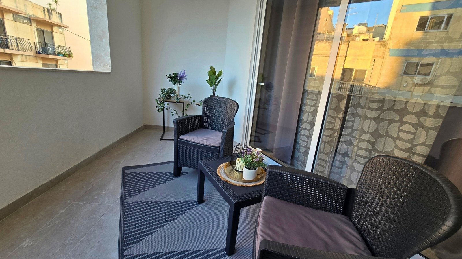 Apt9-Balcony-Large-05