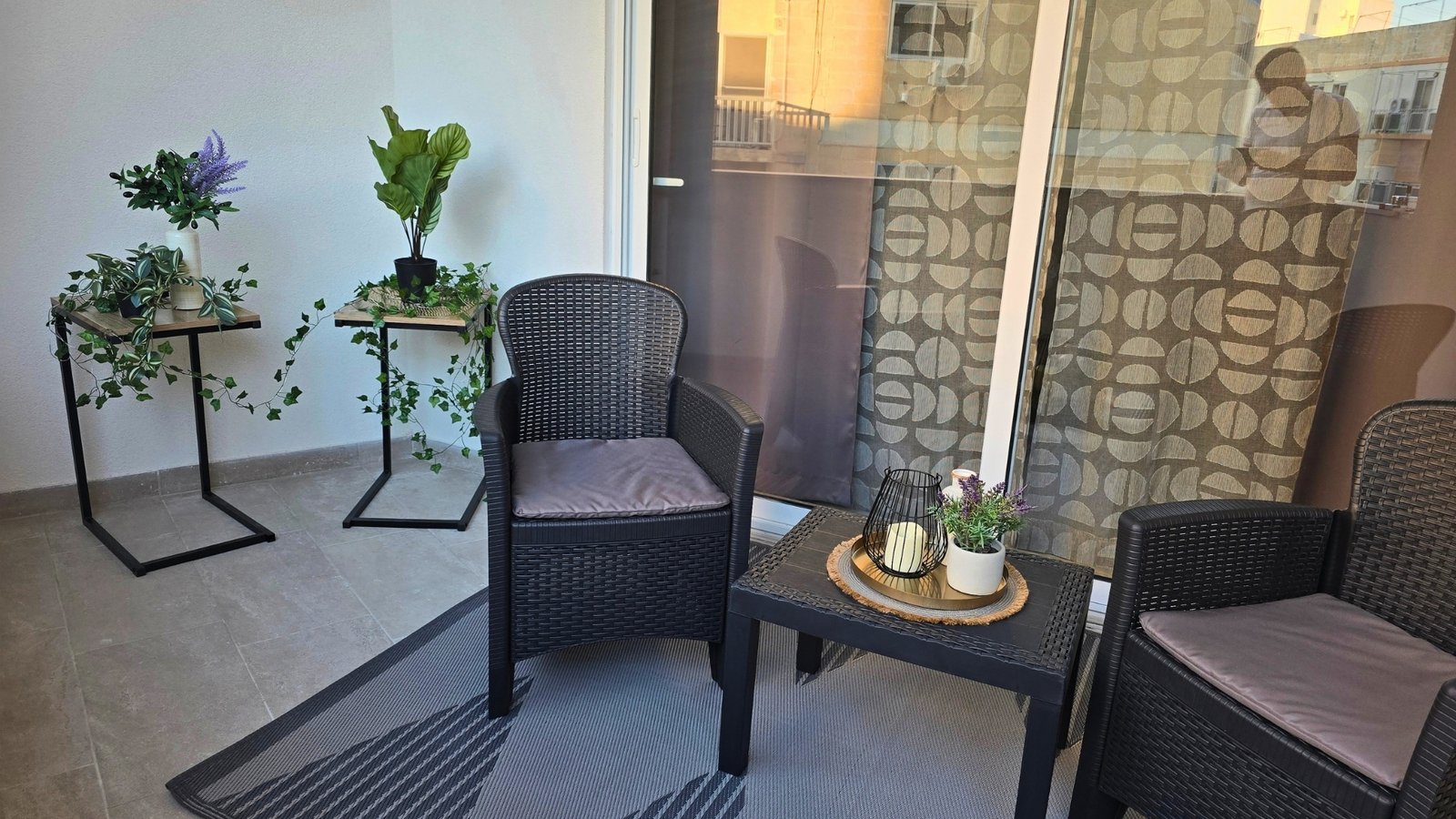 Apt9-Balcony-Large-06