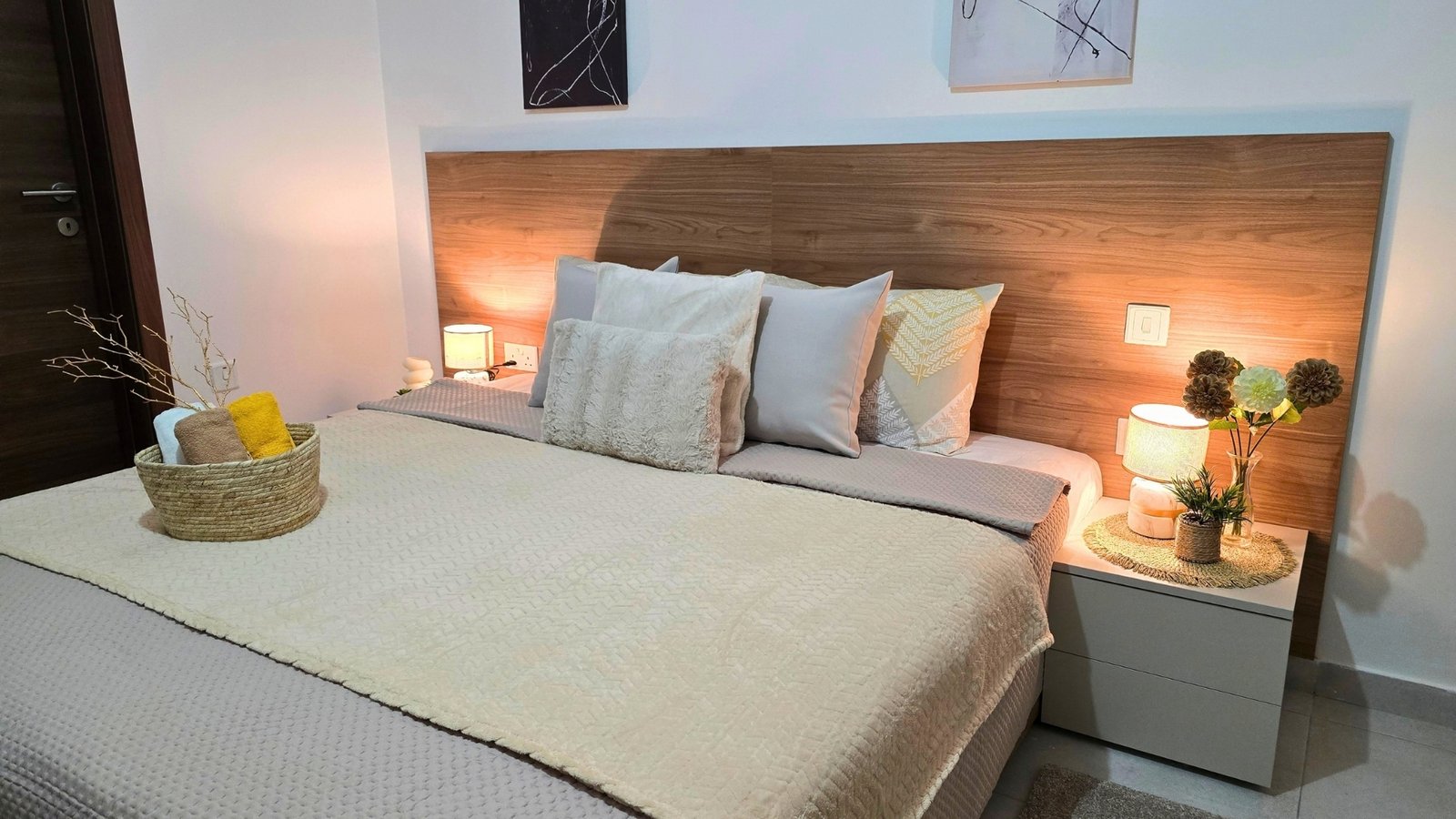 Apt9-Bedroom-1-En-Suite-04