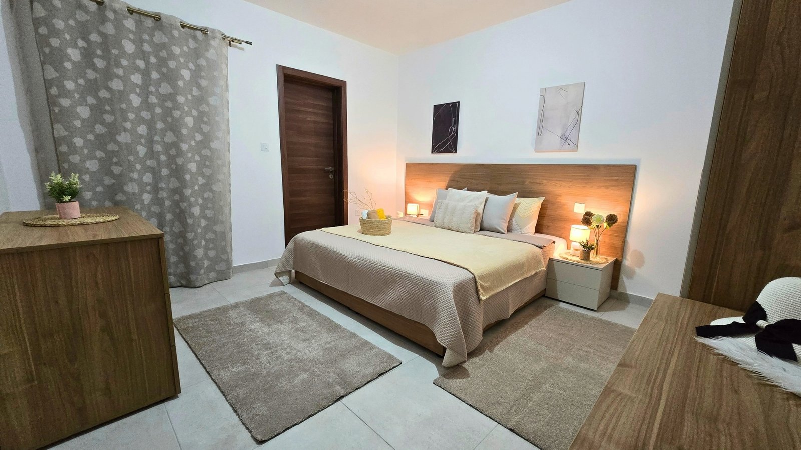 Apt9-Bedroom-1-En-Suite-11