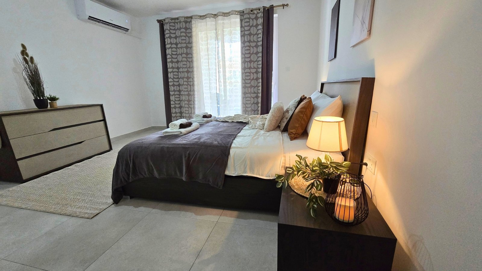 Apt9-Bedroom-2-En-Suite-02