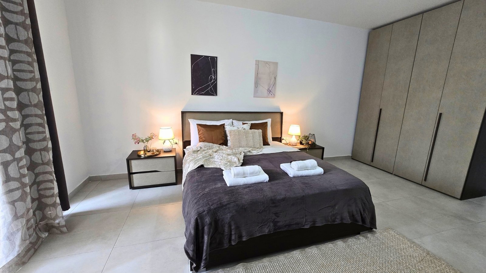Apt9-Bedroom-2-En-Suite-11