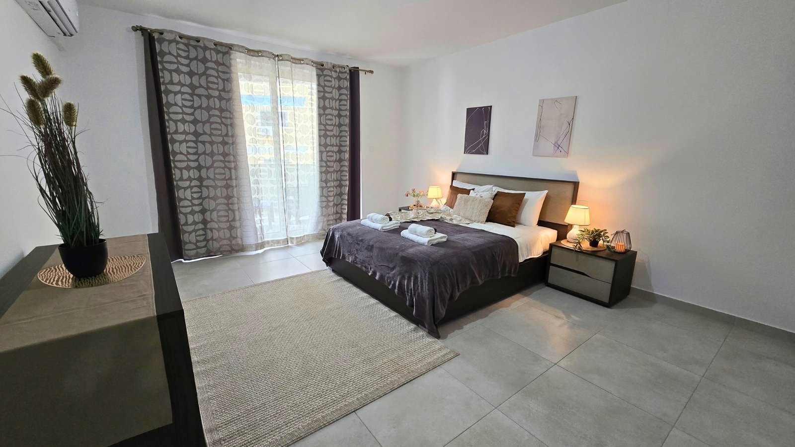 Apt9-Bedroom-2-En-Suite-12