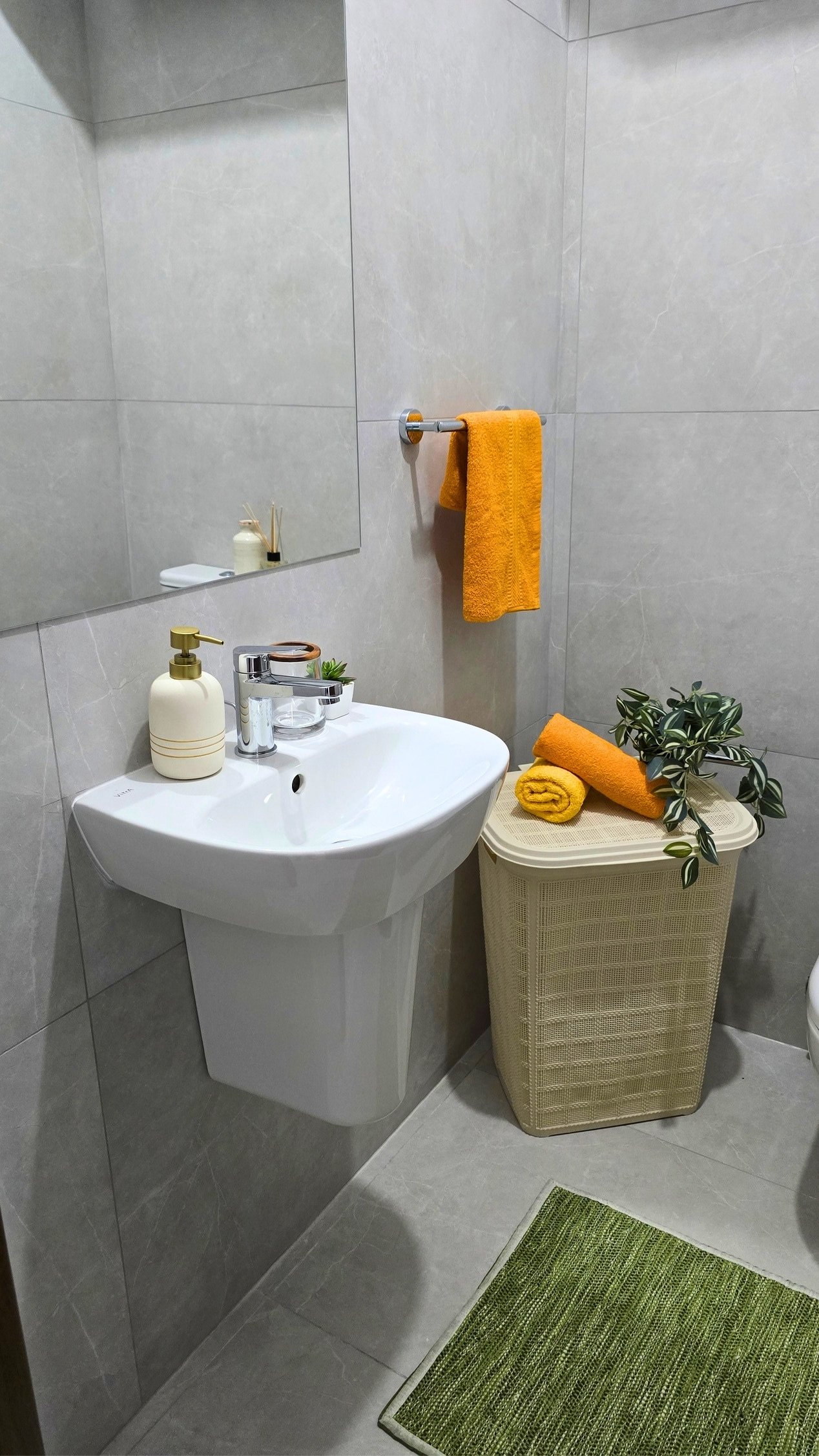 Apt9-Toilet-02