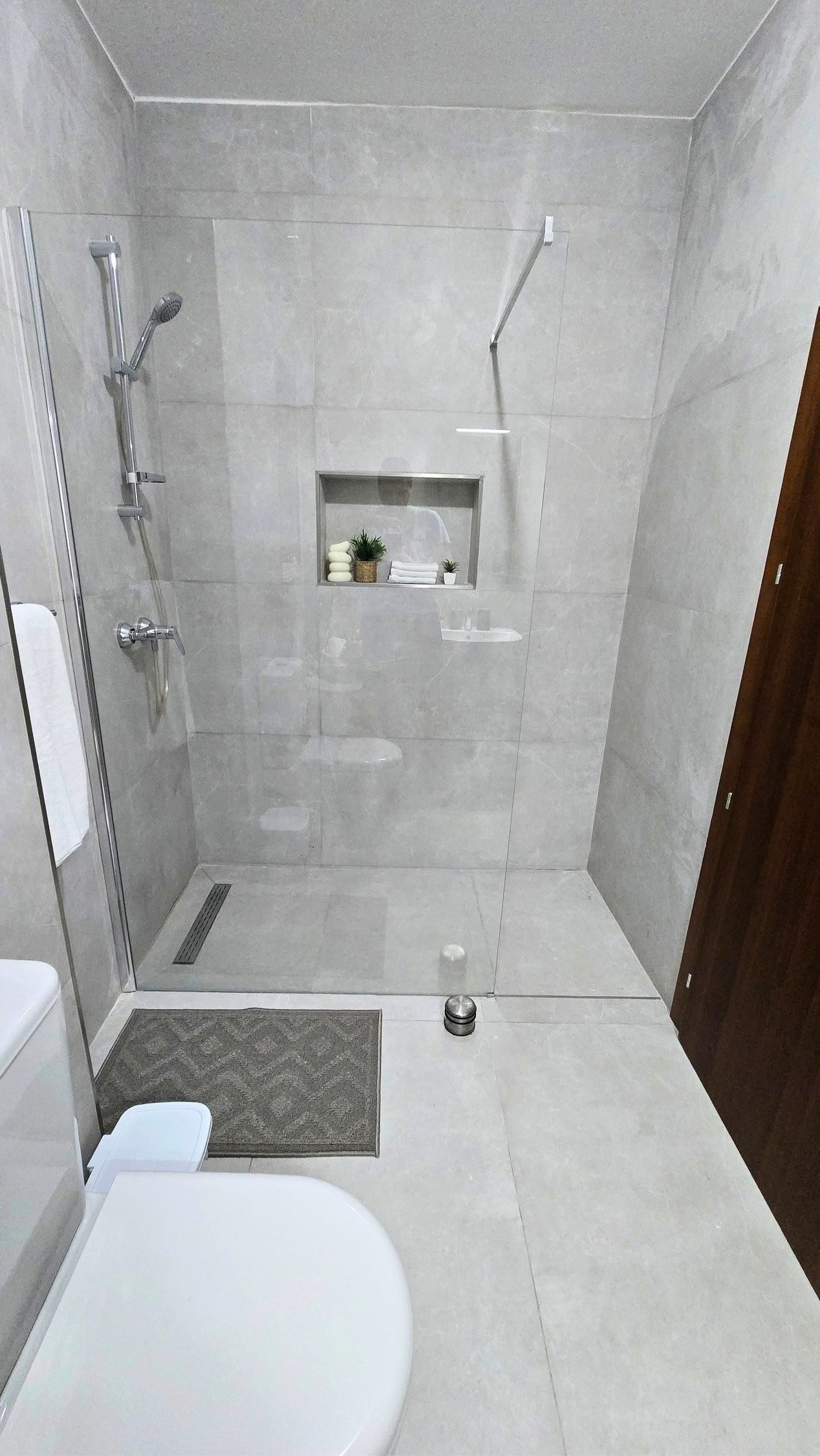 Lucija-Main-Bathroom-03-3