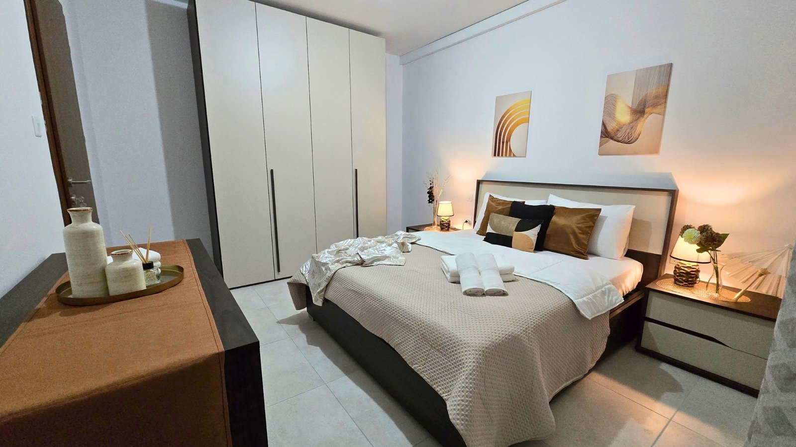 Luzija-Bedroom-En-Suite-07